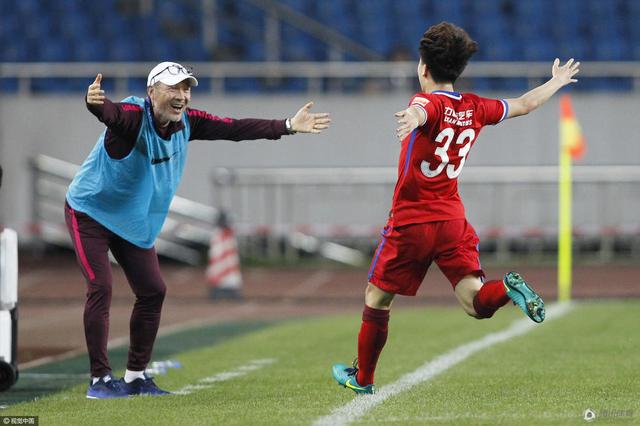 马塞洛（克劳迪奥·比西奥 Claudio Bisio 饰）是一位心理大夫，天天，他都要面临一年夜堆得了各类心理疾病的患者，身为大夫，马塞洛耐烦的启发他们，不离不弃的率领着他们一步一步走出情感的深渊，可是在平常糊口中，马塞洛本身亦得了抑郁症，经常堕入昏暗的情感当中，他可以向谁乞助呢？                                  一场不测中，马塞洛被诊断出得了眼疾，面对着掉往目力的危险，这庞大的冲击加重了马塞洛